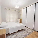 Izzy Apartments